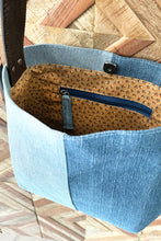 Load image into Gallery viewer, easy denim purse sewing pattern with magnetic snap