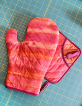 Load image into Gallery viewer, Simple Oven Mitt and Hot Pad Sewing Pattern